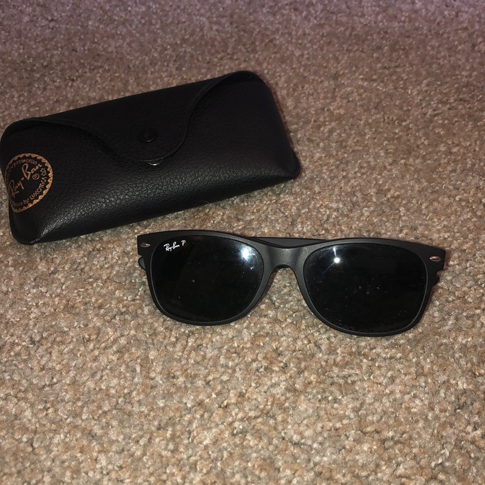 Ray-Ban Men’s Polarized Wayfarer Sunglasses w/Case